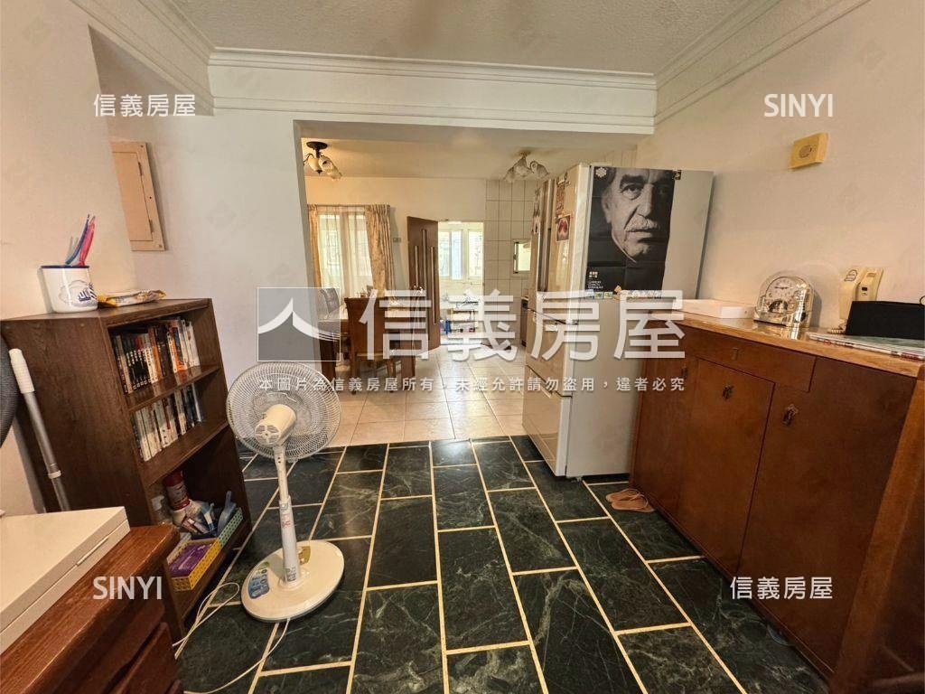 晴園別墅電梯３房三面採光房屋室內格局與周邊環境