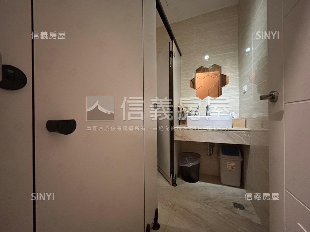 新莊車站前黃金店面房屋室內格局與周邊環境