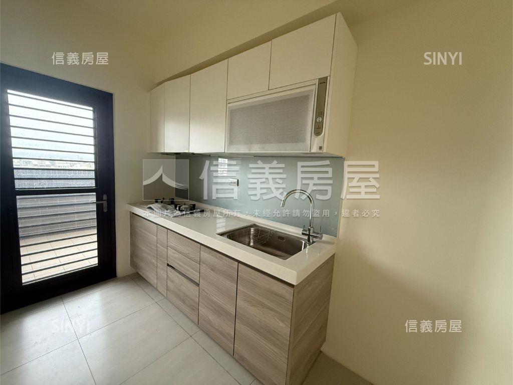 專任后科工程師照過來房屋室內格局與周邊環境