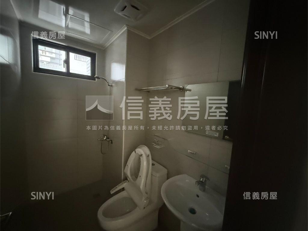專任后科工程師照過來房屋室內格局與周邊環境