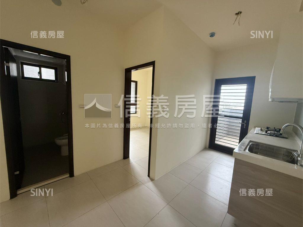 專任后科工程師照過來房屋室內格局與周邊環境