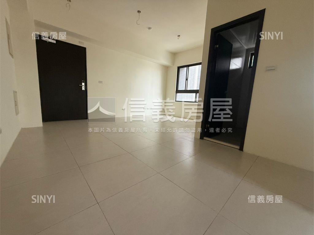 專任后科工程師照過來房屋室內格局與周邊環境