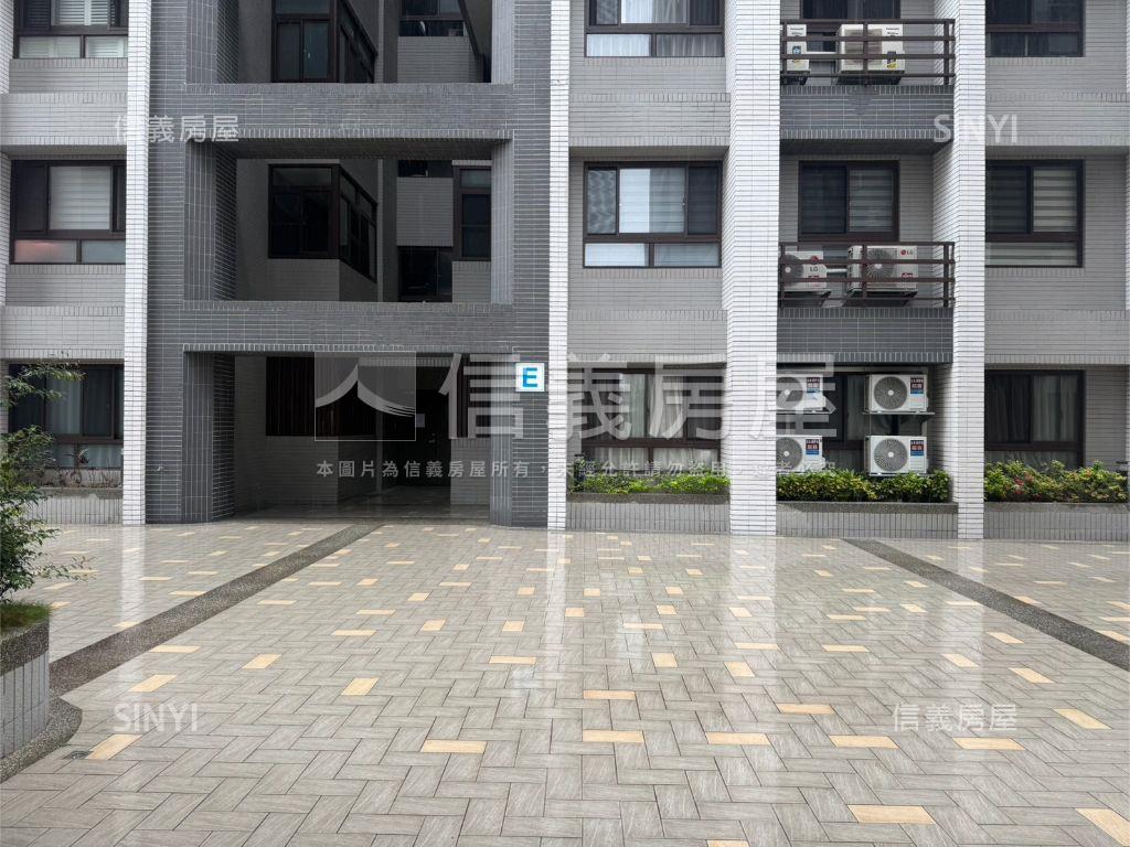 專任后科工程師照過來房屋室內格局與周邊環境
