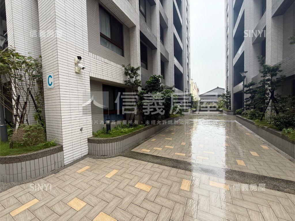 專任后科工程師照過來房屋室內格局與周邊環境