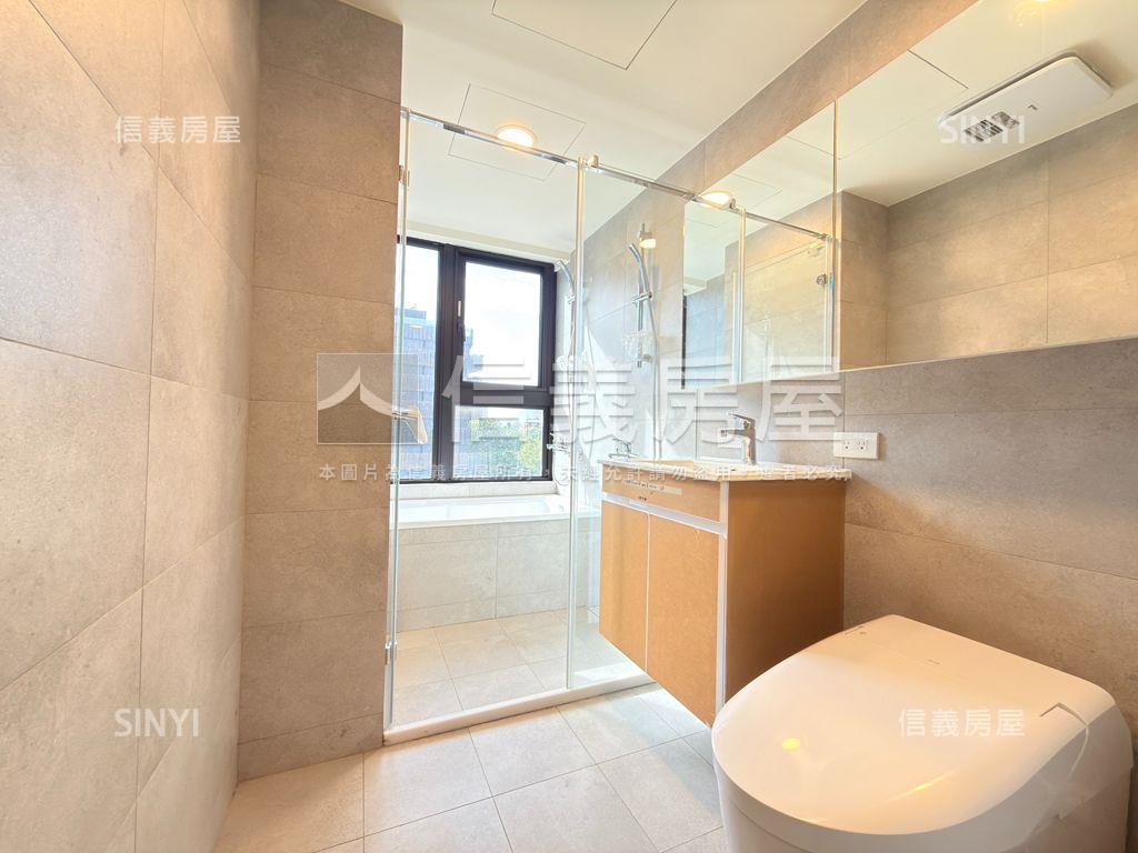 長耀四季三房車位房屋室內格局與周邊環境