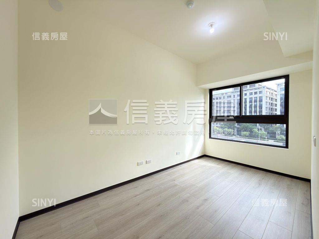 長耀四季三房車位房屋室內格局與周邊環境