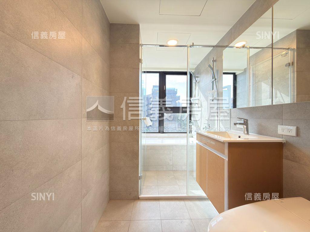 長耀四季三房車位房屋室內格局與周邊環境