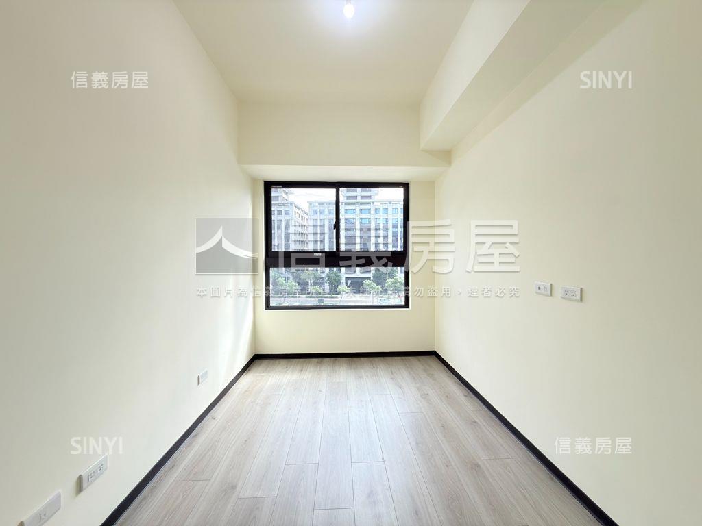 長耀四季三房車位房屋室內格局與周邊環境