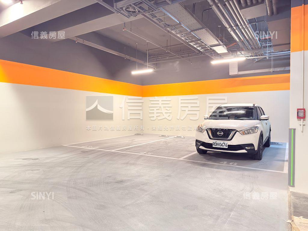 長耀四季三房車位房屋室內格局與周邊環境