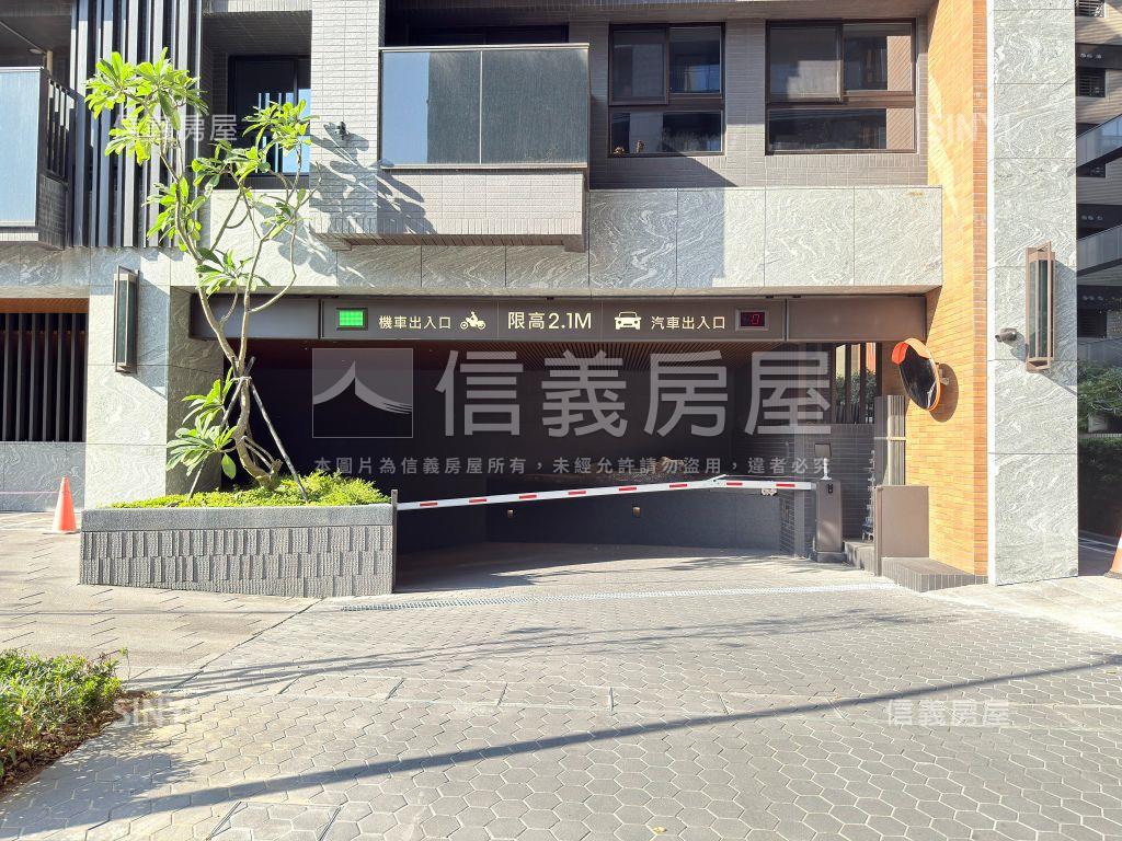 長耀四季三房車位房屋室內格局與周邊環境