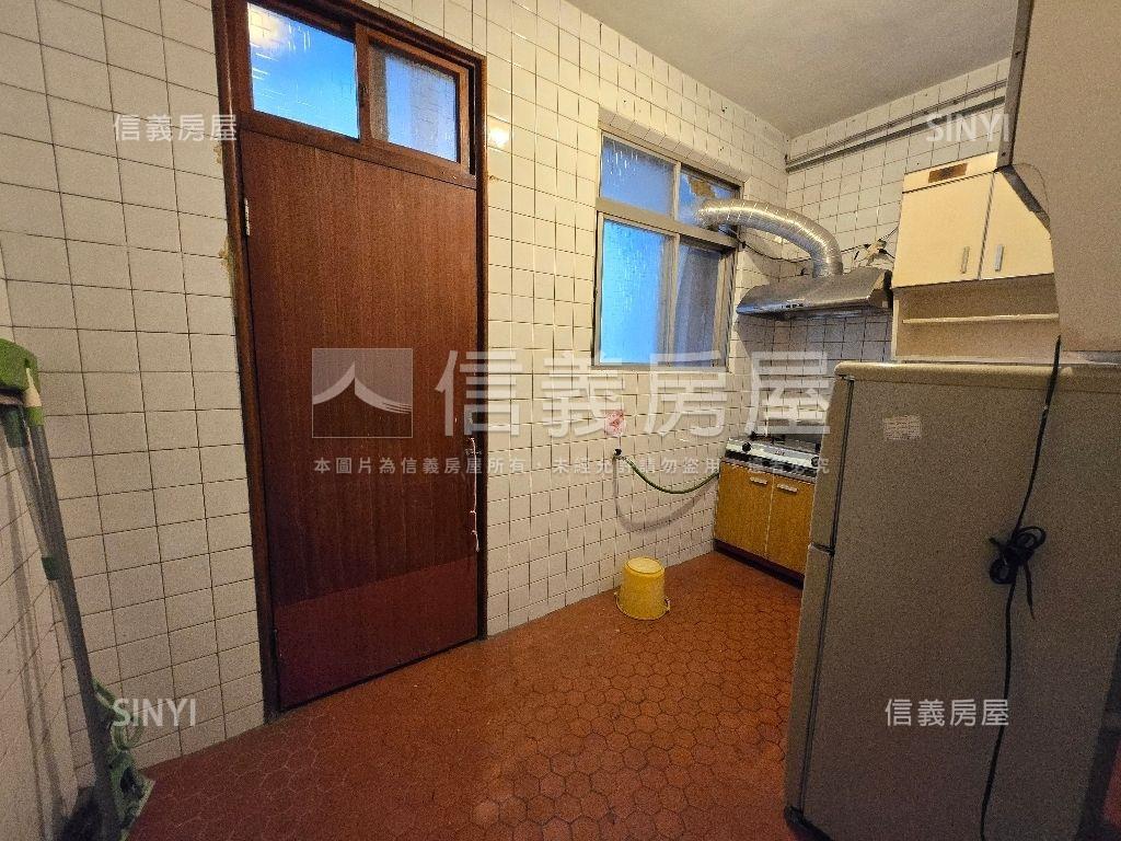 秀朗國小邊間四房房屋室內格局與周邊環境
