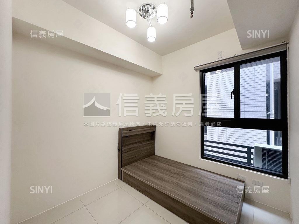 楠梓重劃區近捷運三房平車房屋室內格局與周邊環境