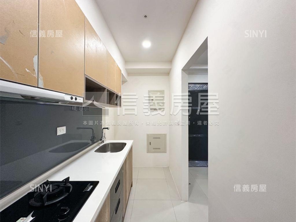 楠梓重劃區近捷運三房平車房屋室內格局與周邊環境