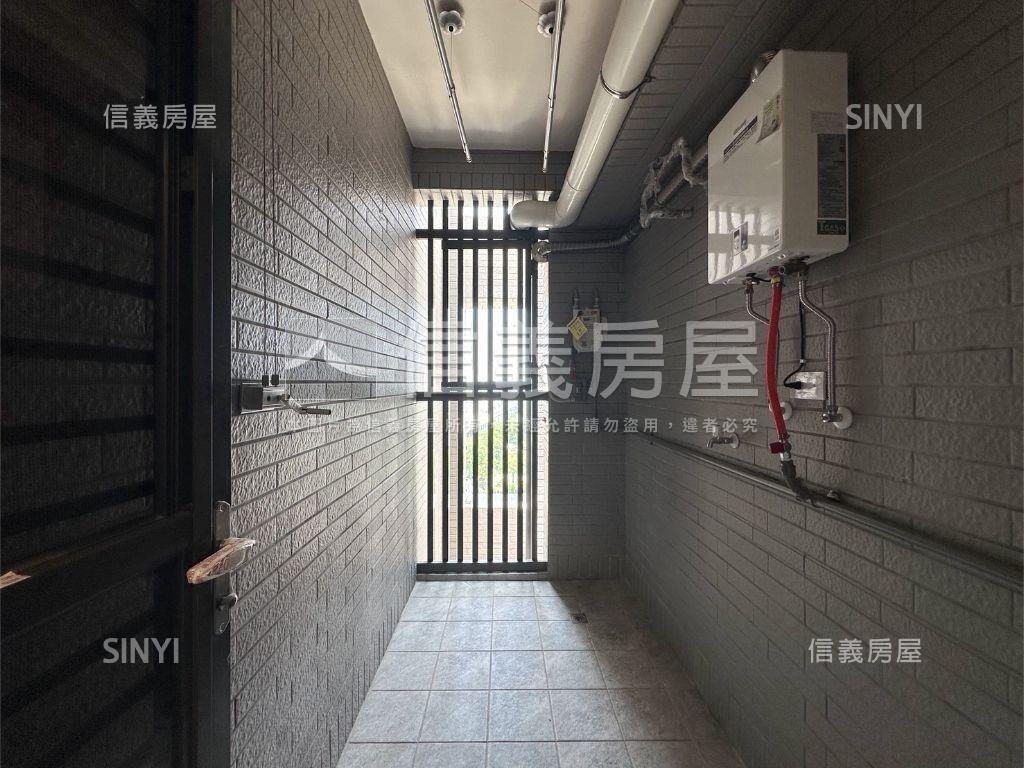 楠梓重劃區近捷運三房平車房屋室內格局與周邊環境