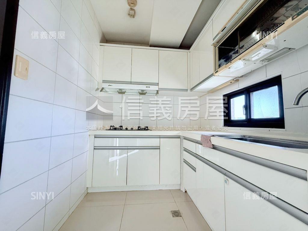 專簽品藏逢甲附車位房屋室內格局與周邊環境