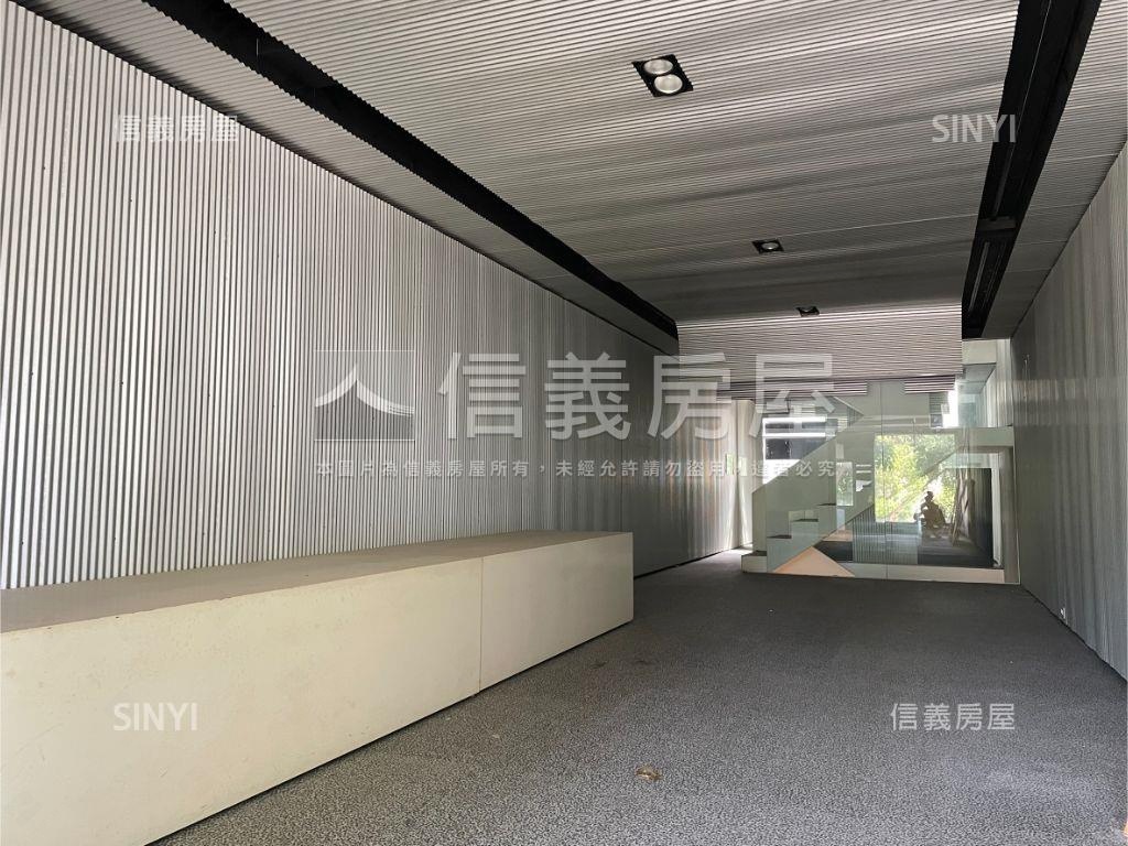 臺灣大道ＳＯＧＯ旁金店面房屋室內格局與周邊環境