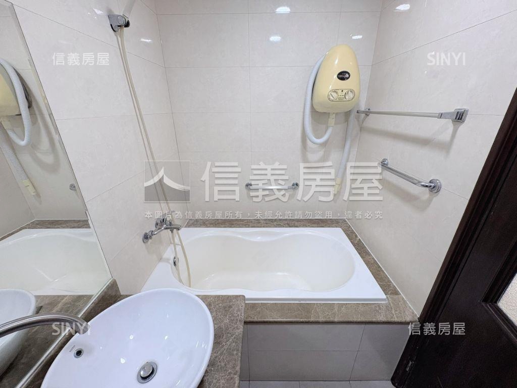 布拉格，兩房平車房屋室內格局與周邊環境