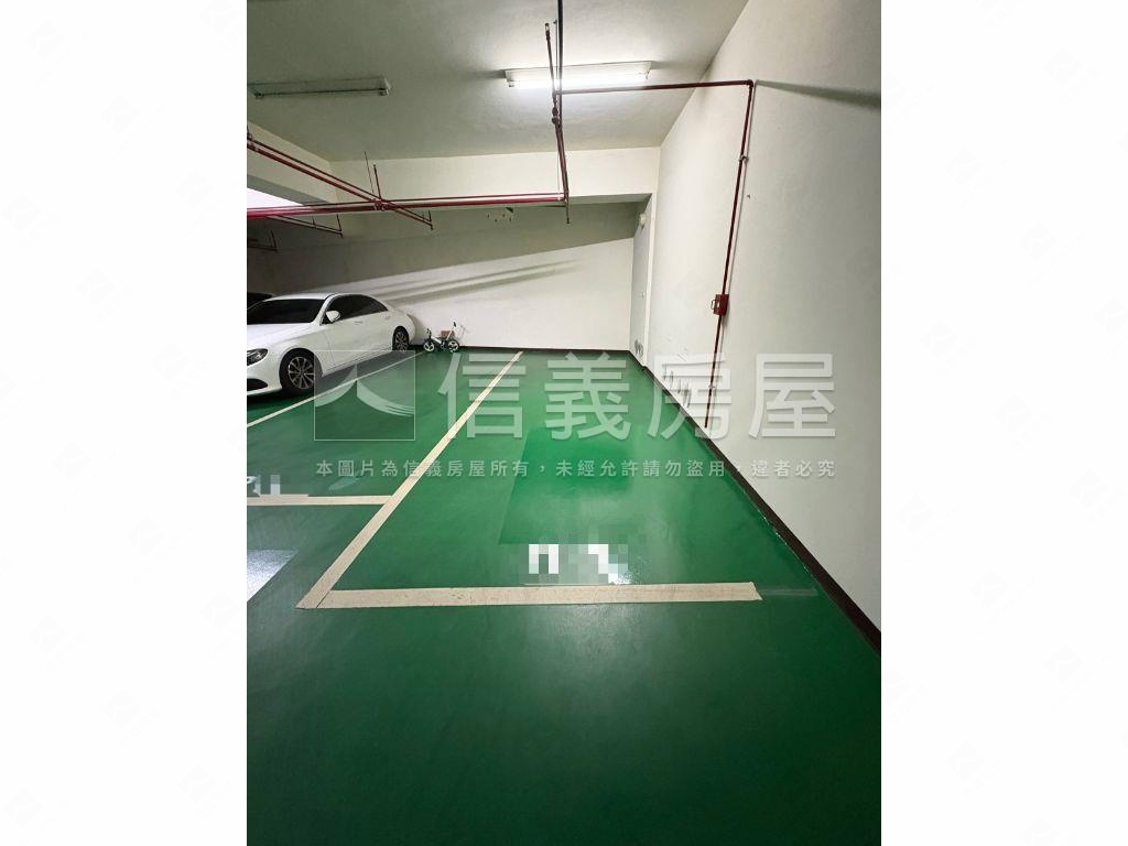 布拉格，兩房平車房屋室內格局與周邊環境