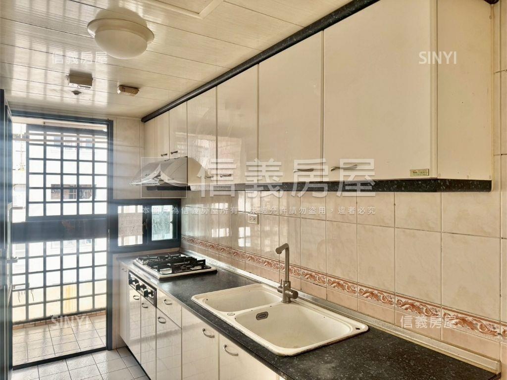 英棋觀邸．次頂樓三房平車房屋室內格局與周邊環境