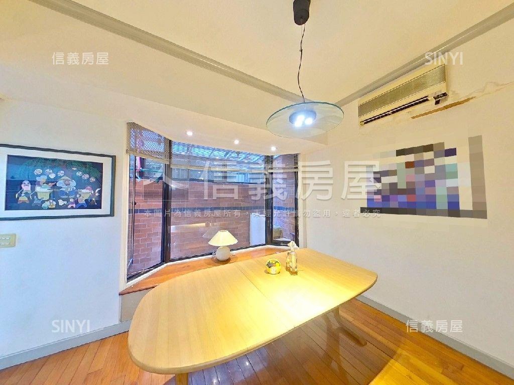 伯爵山莊五代三房車位房屋室內格局與周邊環境