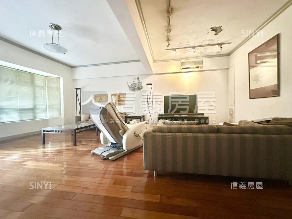 伯爵山莊五代三房車位房屋室內格局與周邊環境