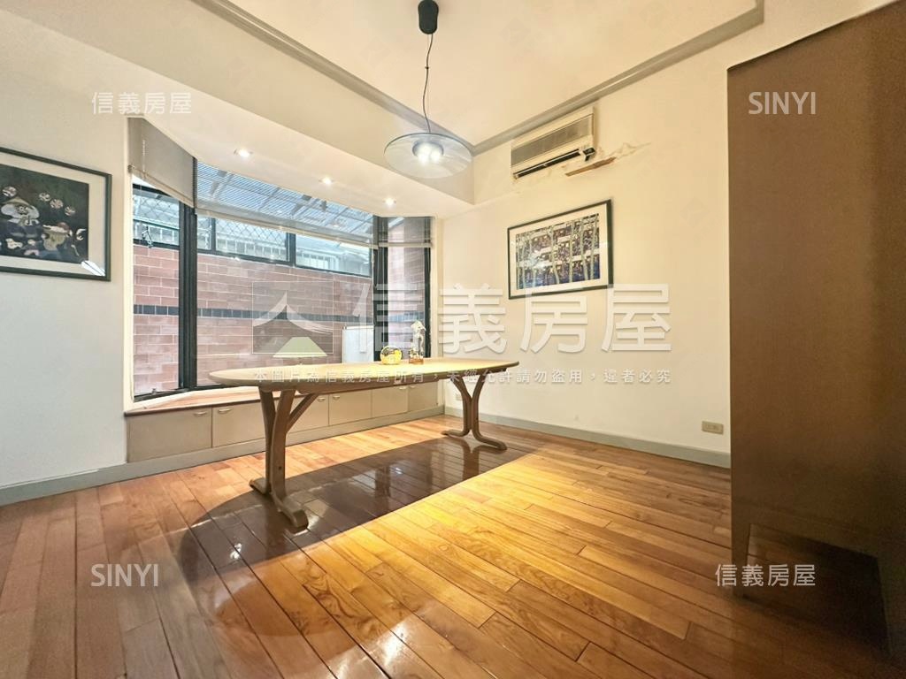 伯爵山莊五代三房車位房屋室內格局與周邊環境