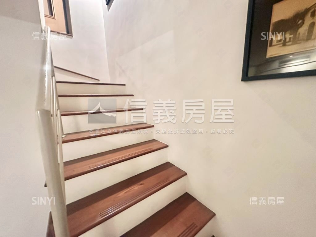 伯爵山莊五代三房車位房屋室內格局與周邊環境