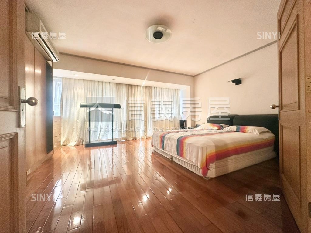 伯爵山莊五代三房車位房屋室內格局與周邊環境