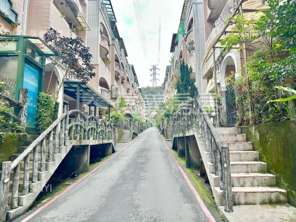 伯爵山莊五代三房車位房屋室內格局與周邊環境