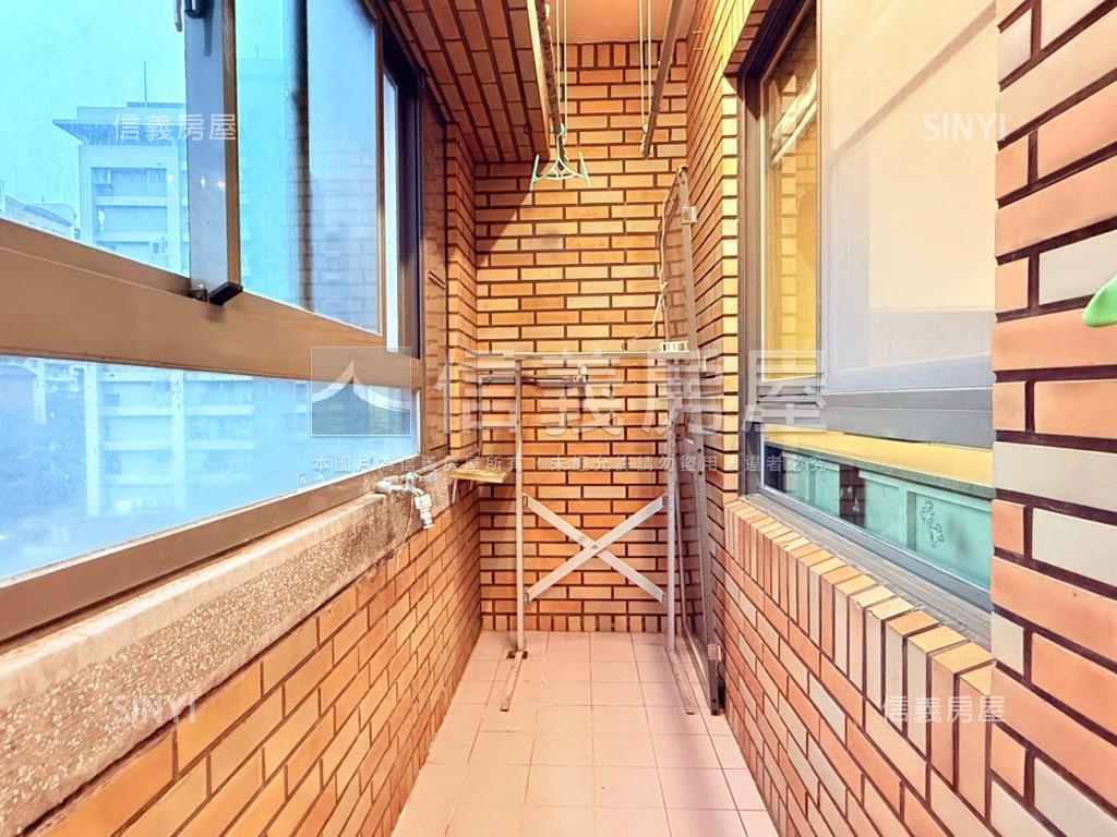 巴黎名門４房車位房屋室內格局與周邊環境