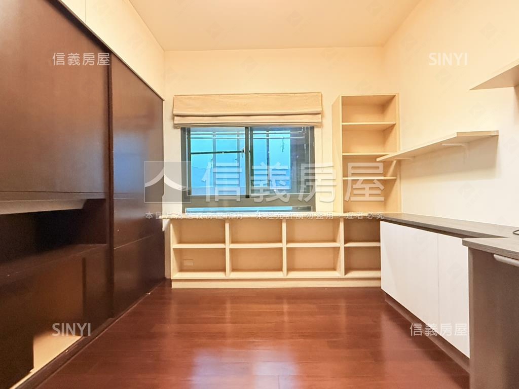 巴黎名門４房車位房屋室內格局與周邊環境