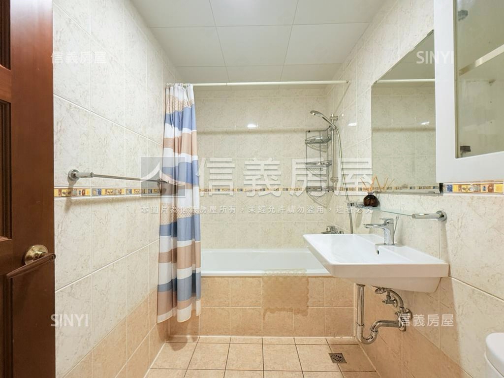 巴黎名門４房車位房屋室內格局與周邊環境