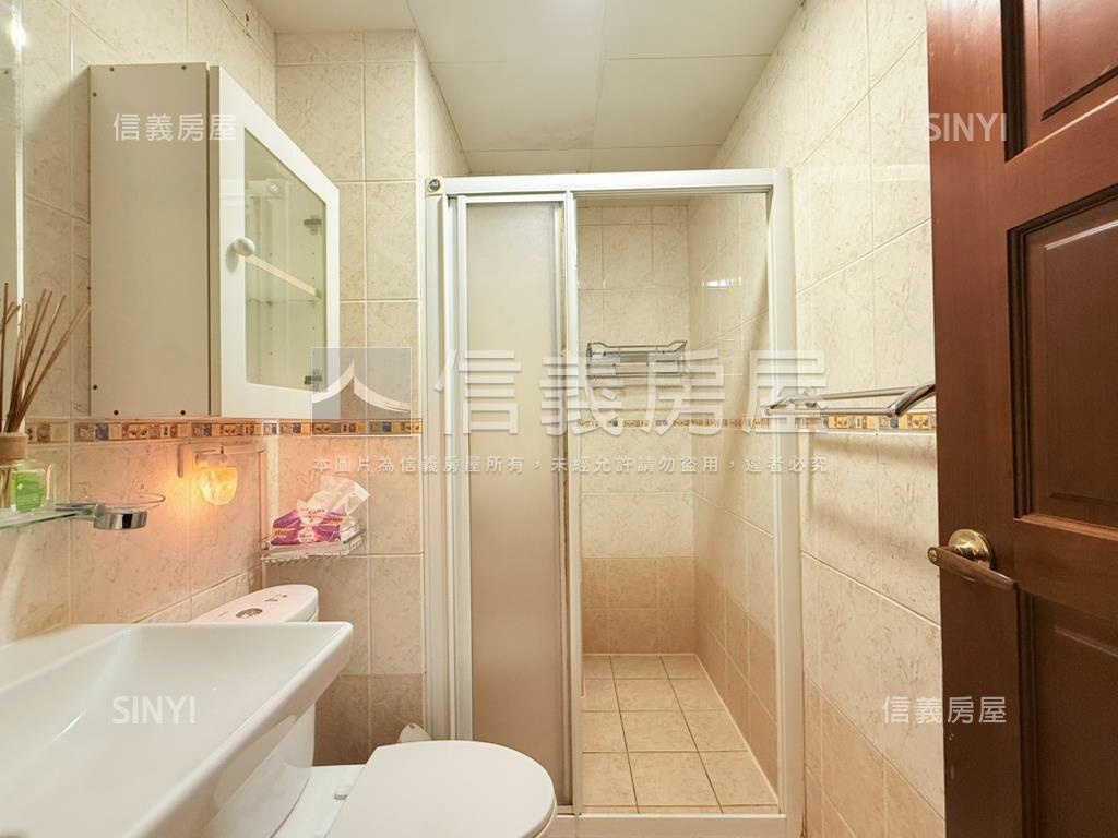 巴黎名門４房車位房屋室內格局與周邊環境