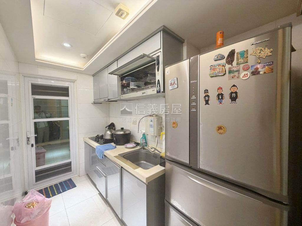 曜世紀美美三房房屋室內格局與周邊環境