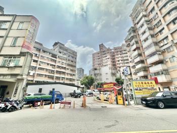 南屯大墩國小周遭住二建地