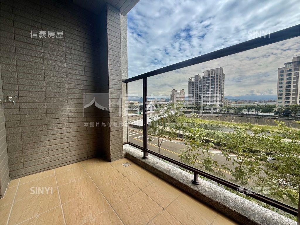 面河岸三房雙獨立平車房屋室內格局與周邊環境