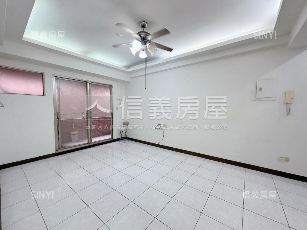 陽台進出格局方正三房車位房屋室內格局與周邊環境