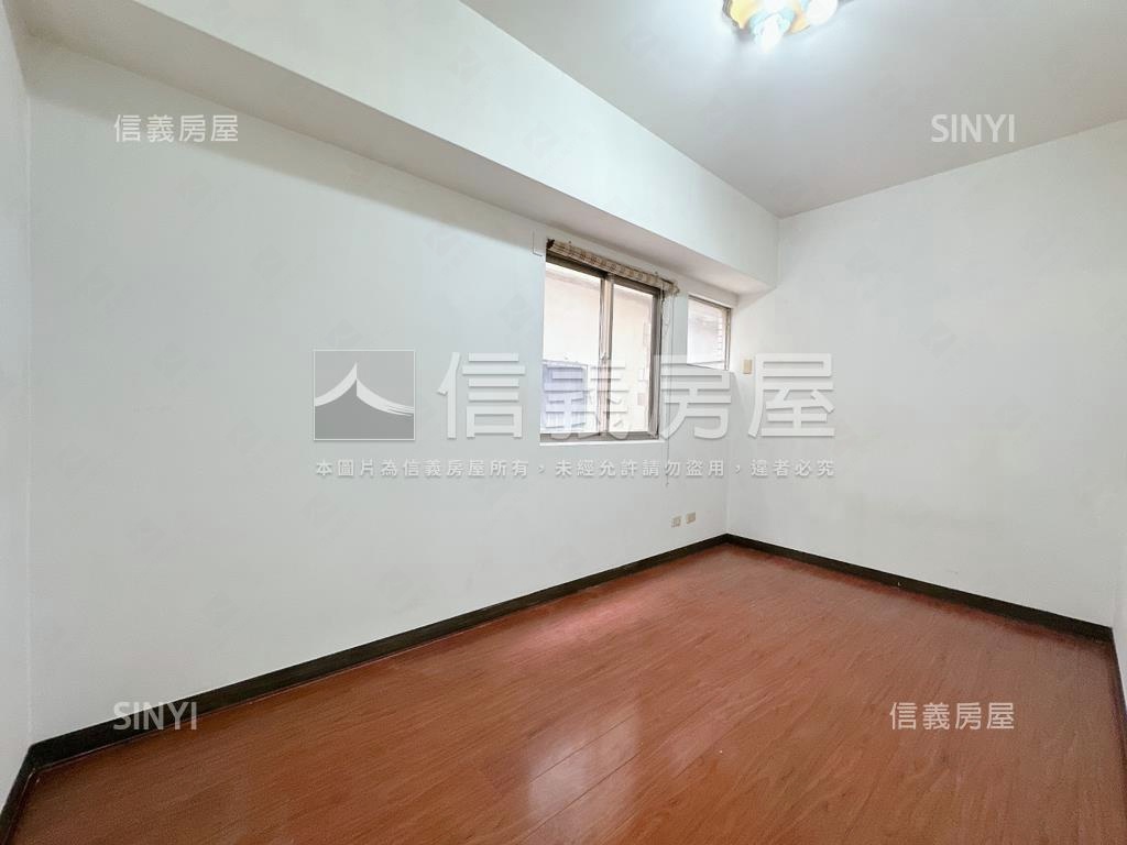 陽台進出格局方正三房車位房屋室內格局與周邊環境