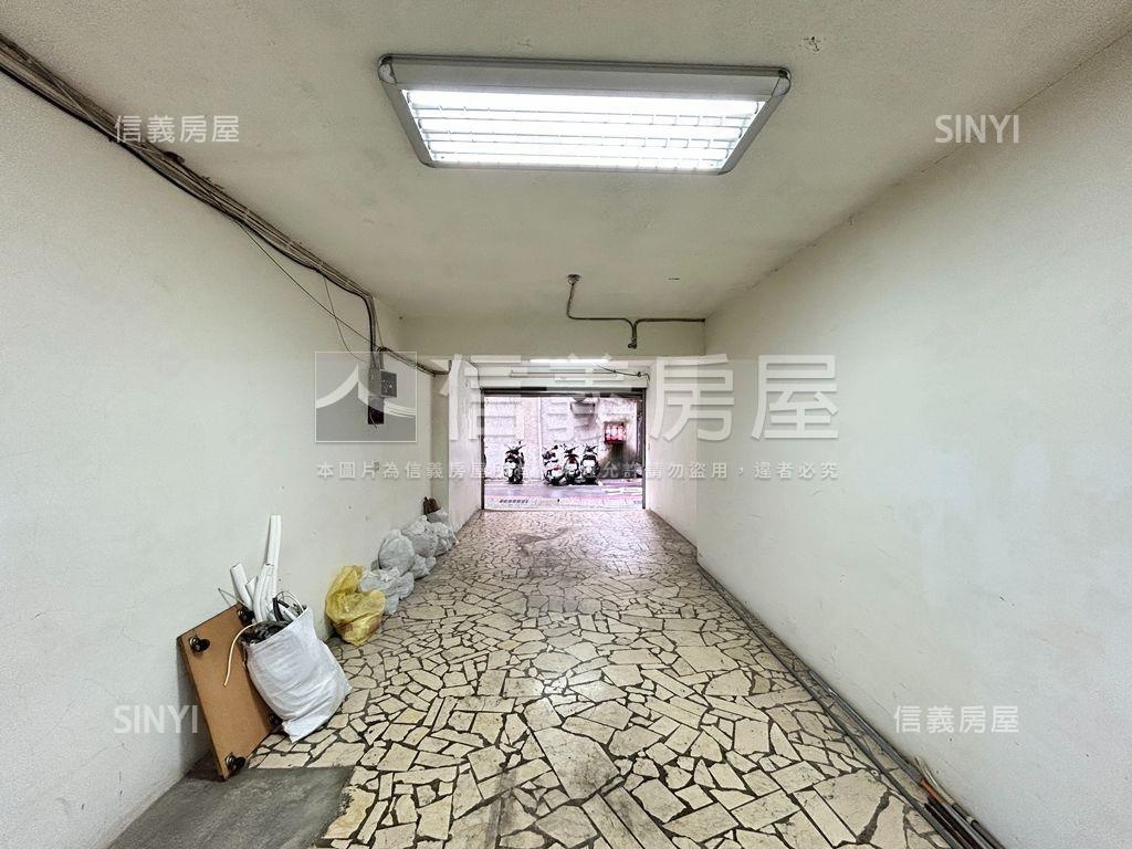 景安雙捷運稀有角間店辦房屋室內格局與周邊環境