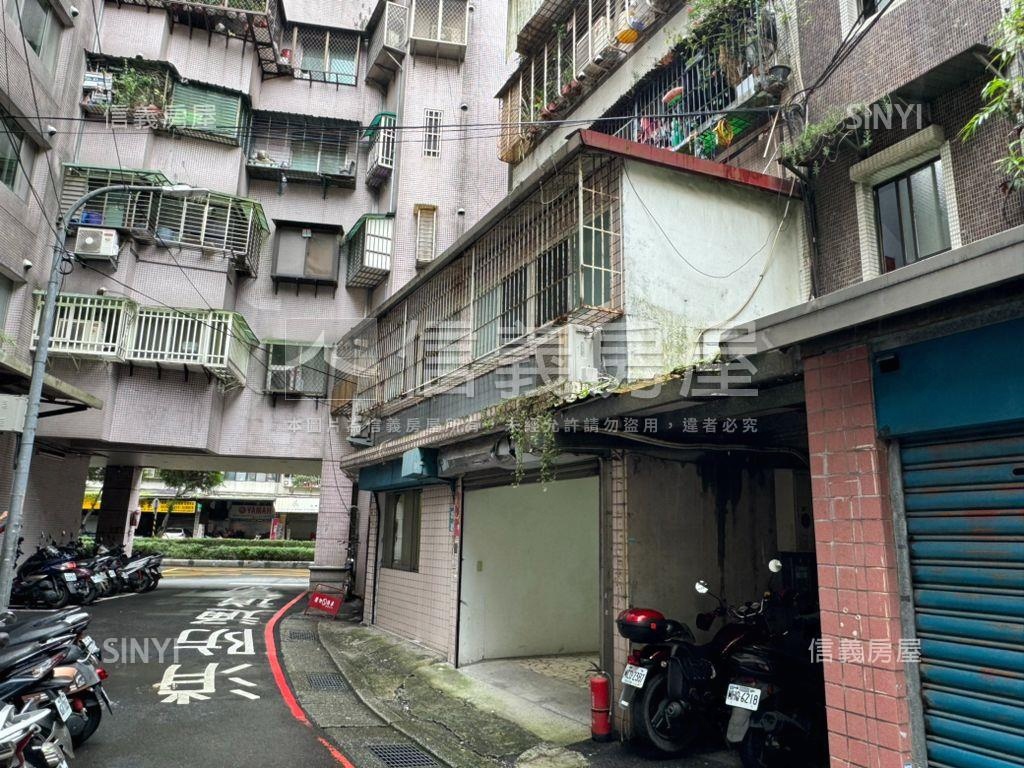 景安雙捷運稀有角間店辦房屋室內格局與周邊環境