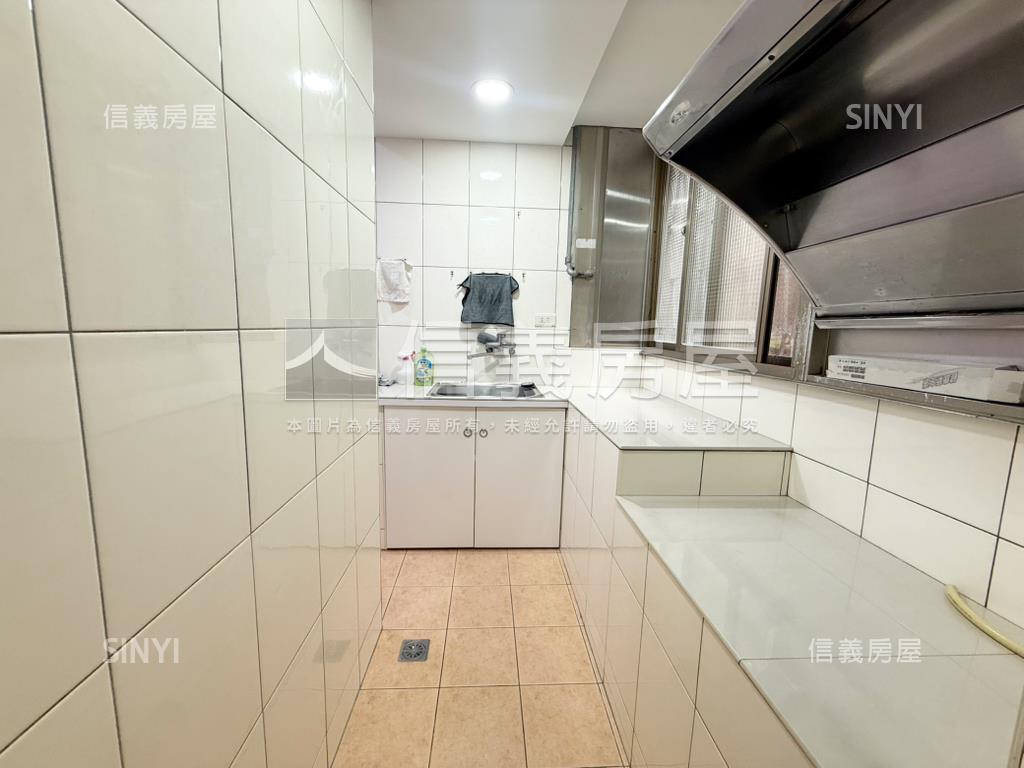 芝山捷運站旁公寓３樓房屋室內格局與周邊環境