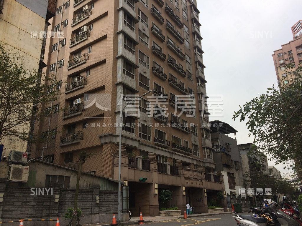 稀有百儷高樓車位房屋室內格局與周邊環境