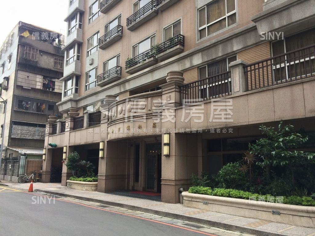 稀有百儷高樓車位房屋室內格局與周邊環境