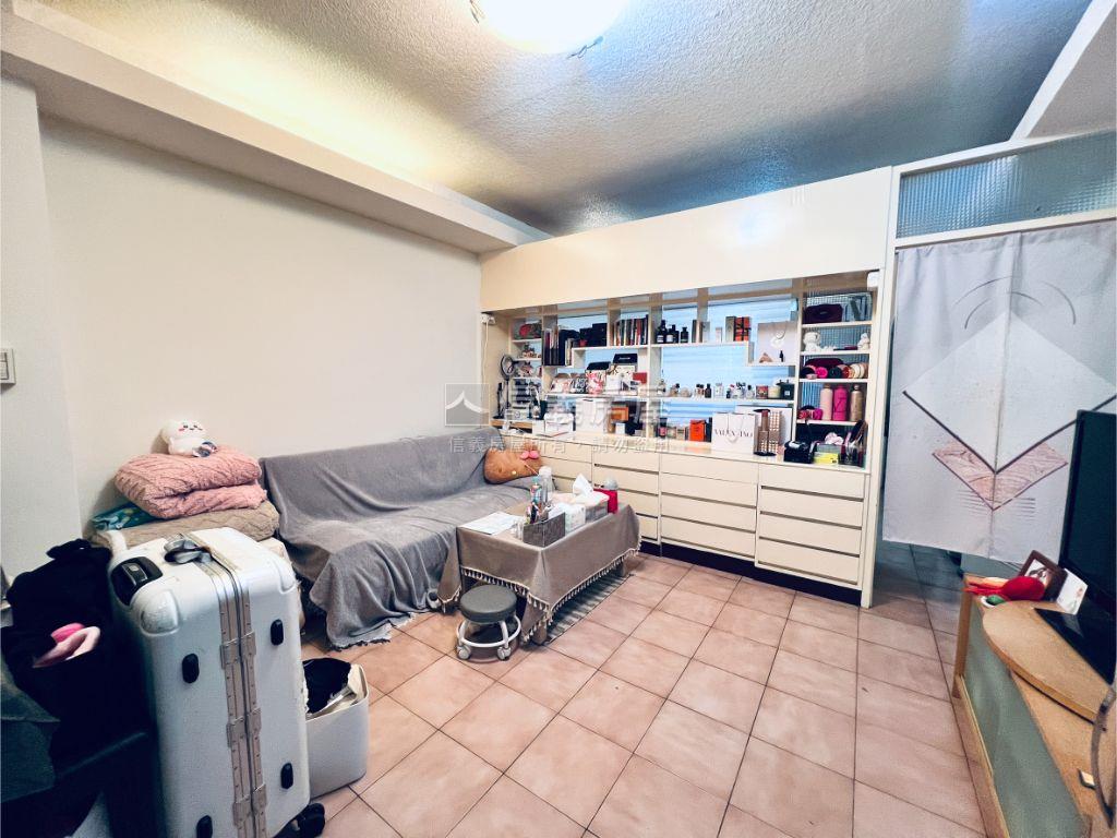 捷運旁鑽石大樓房屋室內格局與周邊環境