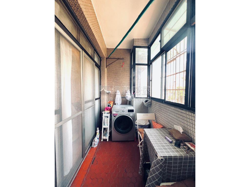 捷運旁鑽石大樓房屋室內格局與周邊環境