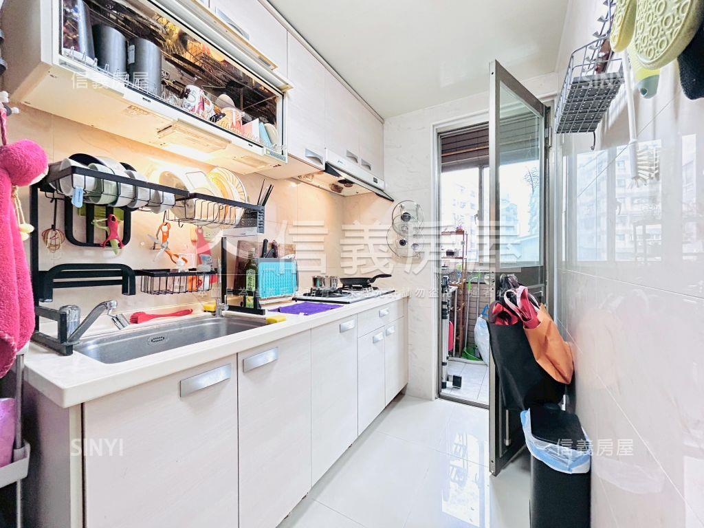 藝文中正京華三房房屋室內格局與周邊環境