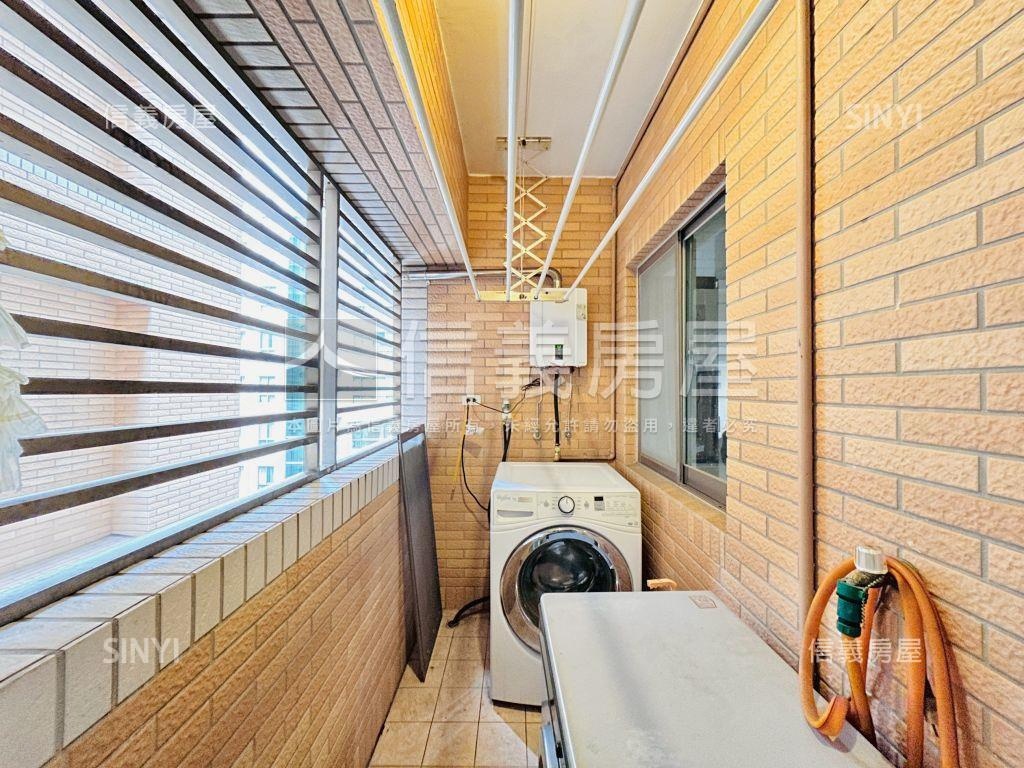 專任藝文竹城箱根三房車位房屋室內格局與周邊環境