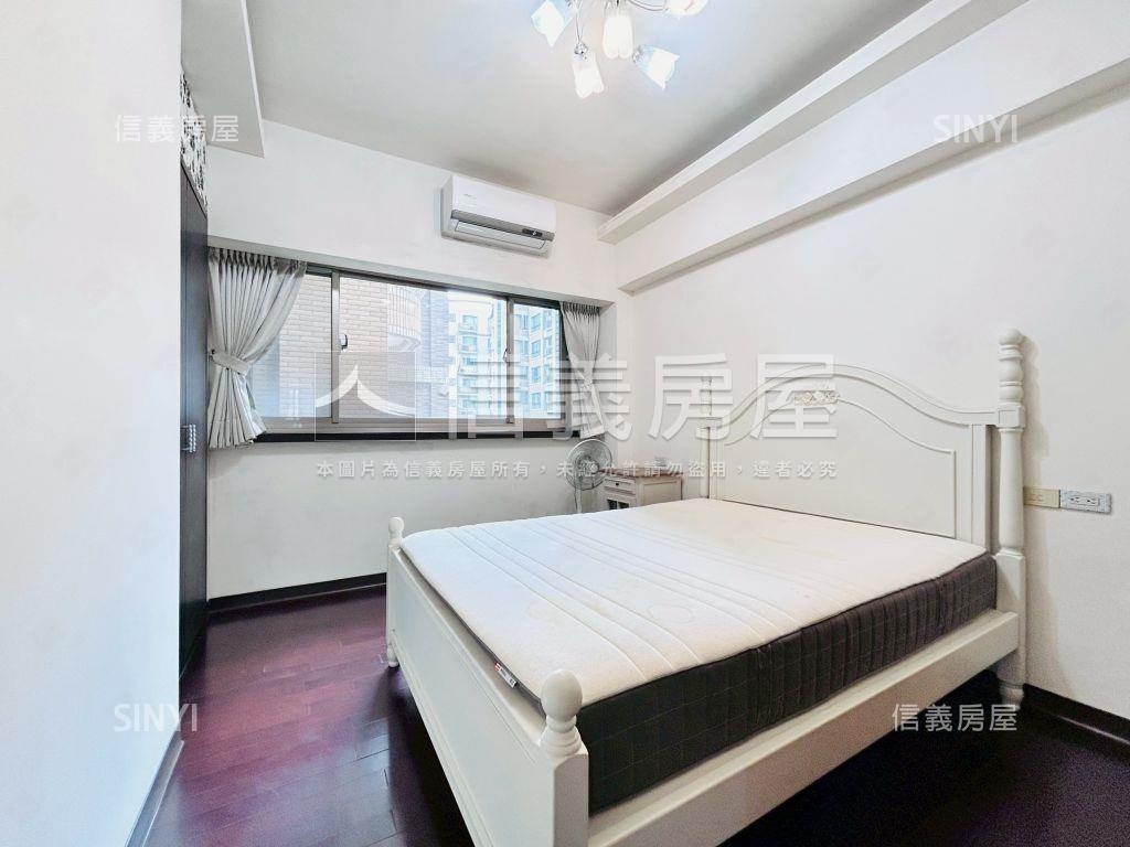 專任藝文竹城箱根三房車位房屋室內格局與周邊環境