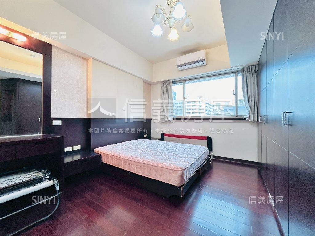 專任藝文竹城箱根三房車位房屋室內格局與周邊環境