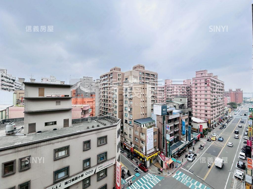 專任藝文竹城箱根三房車位房屋室內格局與周邊環境